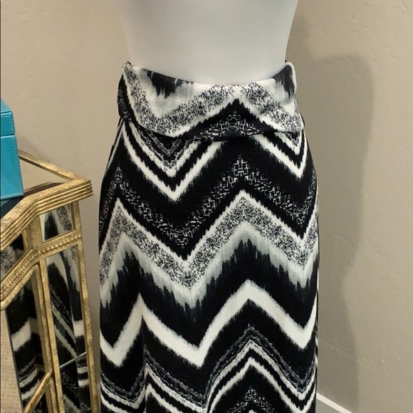 Donated ♦️Fold over elastic waistband maxi skirt - Picture 3 of 5